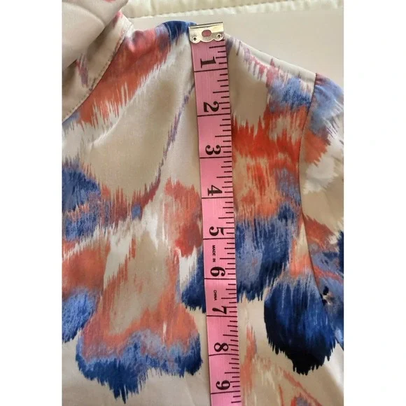 Chicos 2 Abstract Floral Blouse Top V Neck Roll Tab Slv Flowy Silky Satin Large - Picture 10 of 16